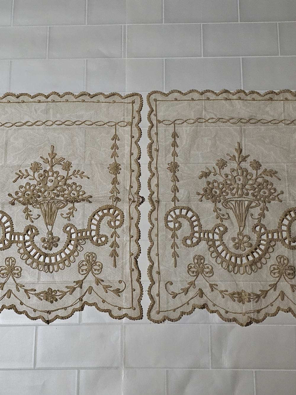 Pair Vintage Ecru Cutwork Lace Valance Curtains Flower Basket 20x15 Cottagecore